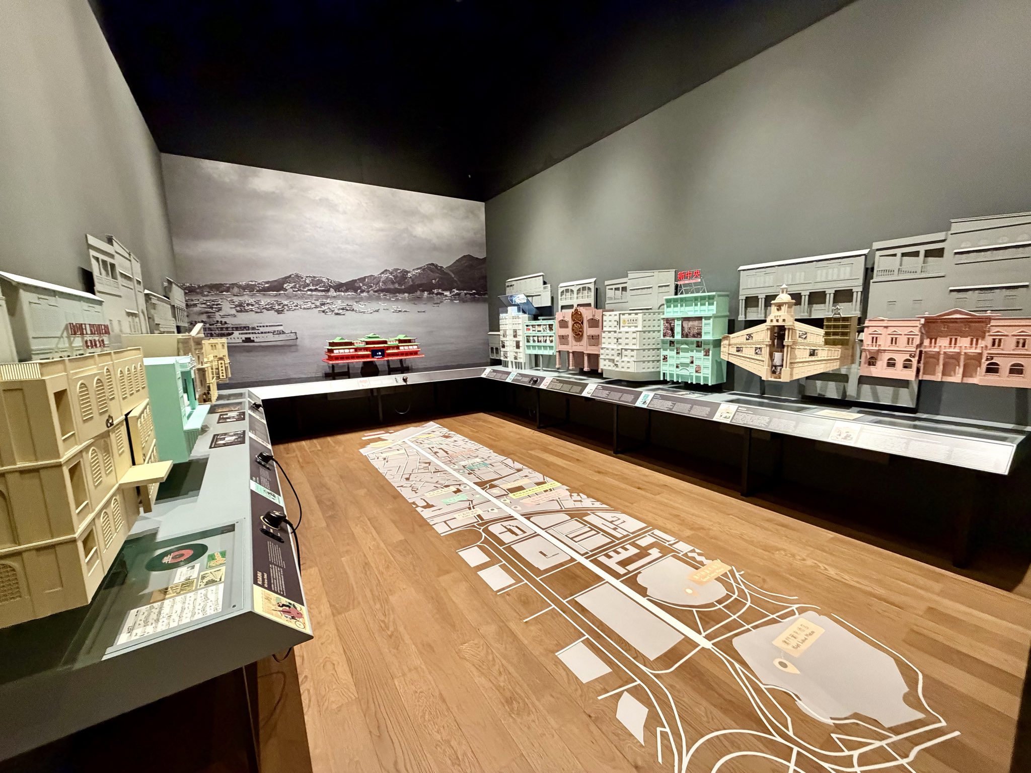 マカオ - Suche / X