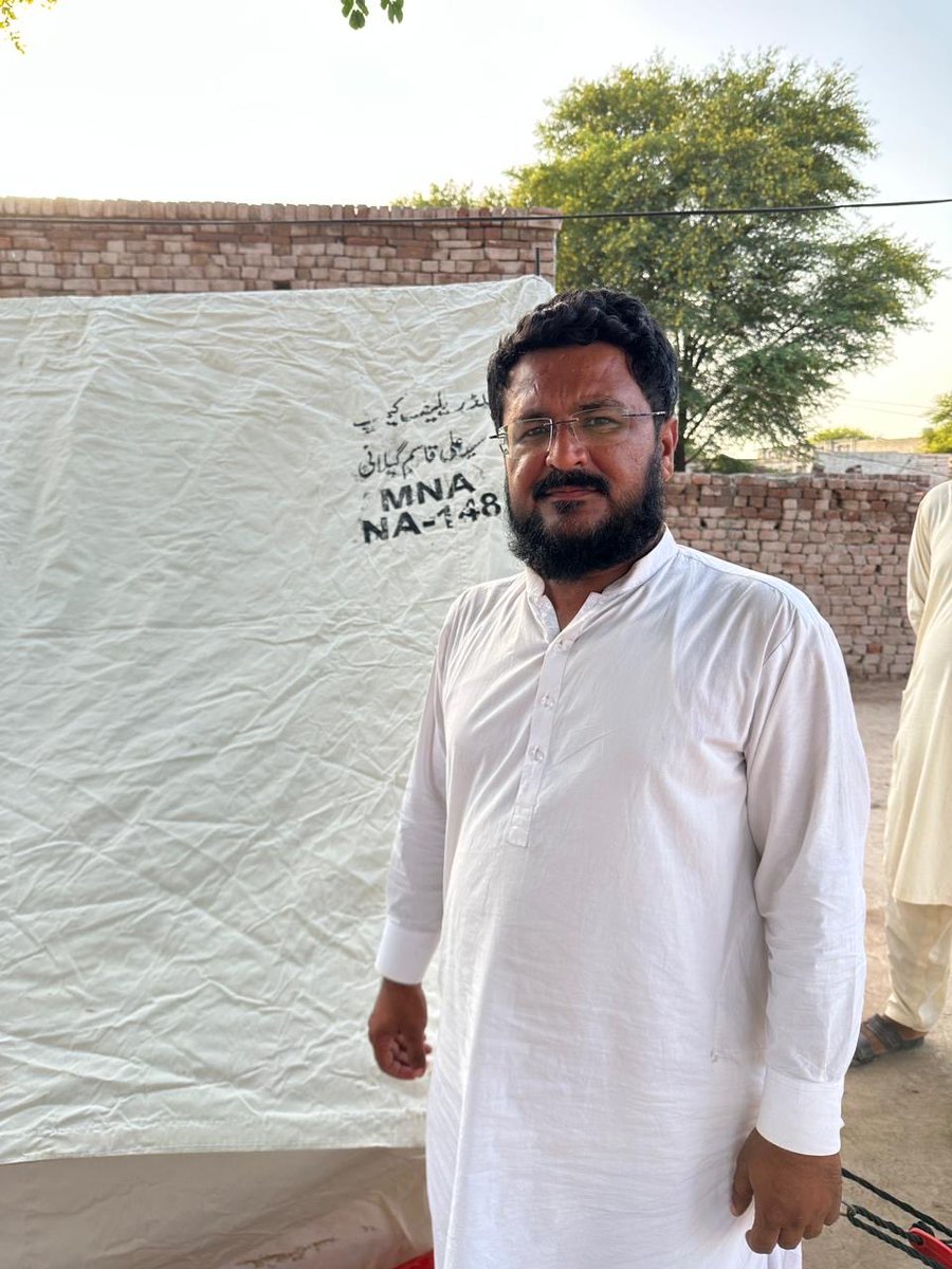 KasimGillani's tweet photo. PPP is helping the people of South Punjab beyond political divides, reaching families who haven’t received any relief from the government or NGOs. This is Jalalpur Pirwala in Multan where both the MNA and MPA are from PMLN. The people of South Punjab, especially Multan and Muzaffargarh, look to PPP for support and PPP has not disappointed them. #FloodRelief #PPP
