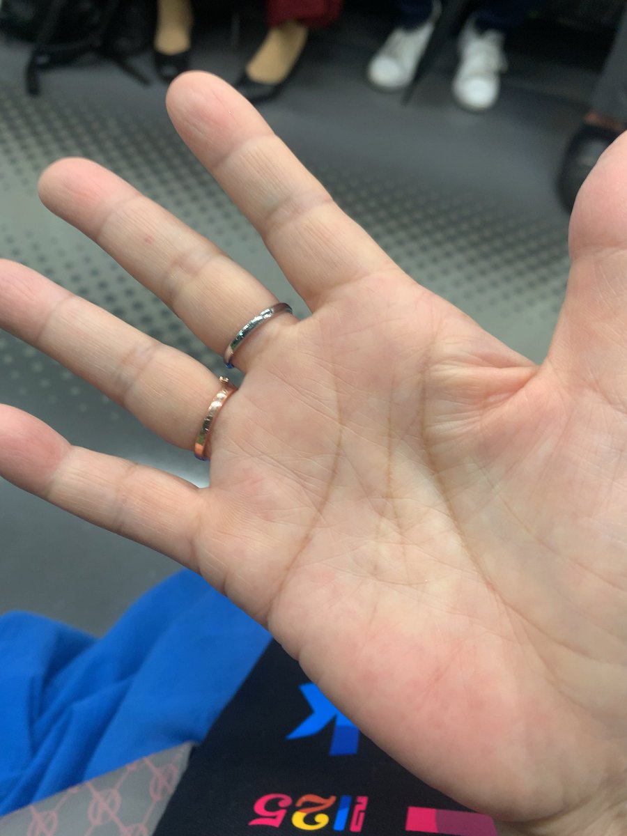 chocolatyuri's tweet image. 首からぶら下げたー♡♡♡

見てくれたー♡

手を優しく握ってくれて「知ってるよー❣️ありがと〜♡すごいことになってるよー♡❣️」て(*♥д♥*)

現実⁉️(*♥д♥*)

しあわせすぎる♡♡♡

#ゆりぐるみ
#香取慎吾