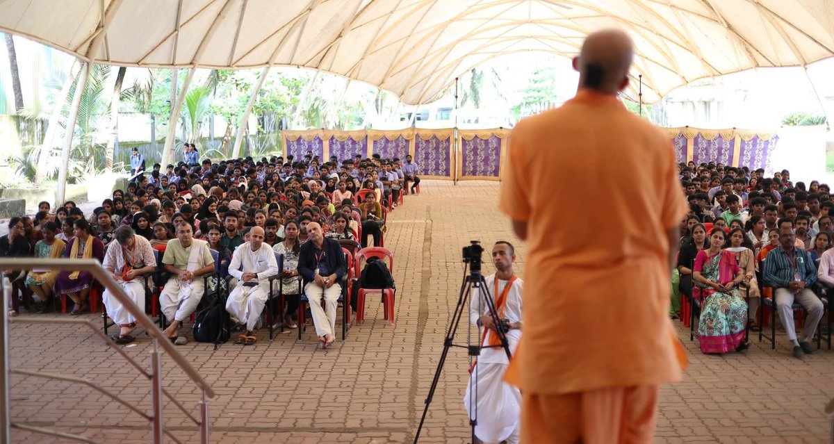 SUIET_Mukka's tweet image. Dr @RKHEGDE2 (Dean #SUIETMukka) presided over the program. Prof Pavana Krishnamoorthy (Dean, SIAHS Mukka), Dr Vanamali Govinda Das Ji (ISKCON Mangaluru) and @ProfSRK (Convenor of the program) were present on the dias.
#IndianKnowledgeSystem #ISKCON #SrinivasUniversity 3/n