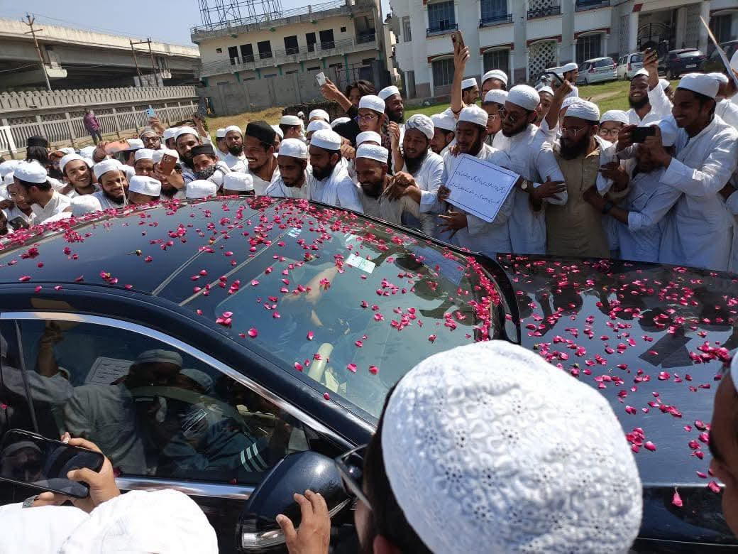 the_siyasat's tweet photo. 🇮🇳🇦🇫 UPDATES: OCTOBER 11

🚨Foreign Minister Amir Khan Muttaqi Reached Darul Uloom Deoband.
 
Jamiat Ulema-e-Hind President Maulana Arshad Madani stands at the main entrance of Deoband to welcome him.

#Taliban #India #Afghanistan #Kabul #Deoband #Jamait https://t.co/vkJUyeS6ut