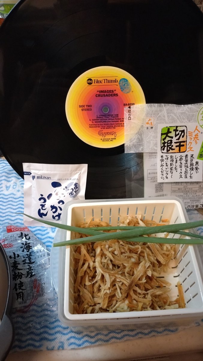 funkfunkfunk3's tweet image. 出掛けようと思ってたケド レコードを洗ったりカセット録音とかしてたら #RADIODISCO 始まった #家が好きな人 （笑）
