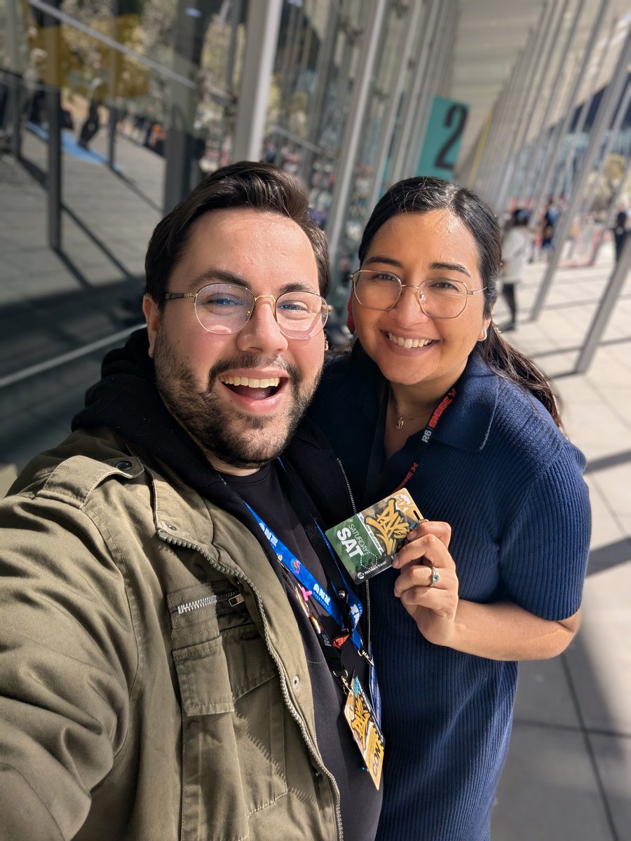 WildRefrain's tweet image. Saturday is one of my fav @PAXAus days!

Mrs Refrain helped me explore the whole con floor! Checking out @NintendoAUNZ booth and seeing Kirbys ludicrous speed! 

Then exploring anything that lit up and played games... then we smashed some donuts!

Still more to come!

#paxaus…