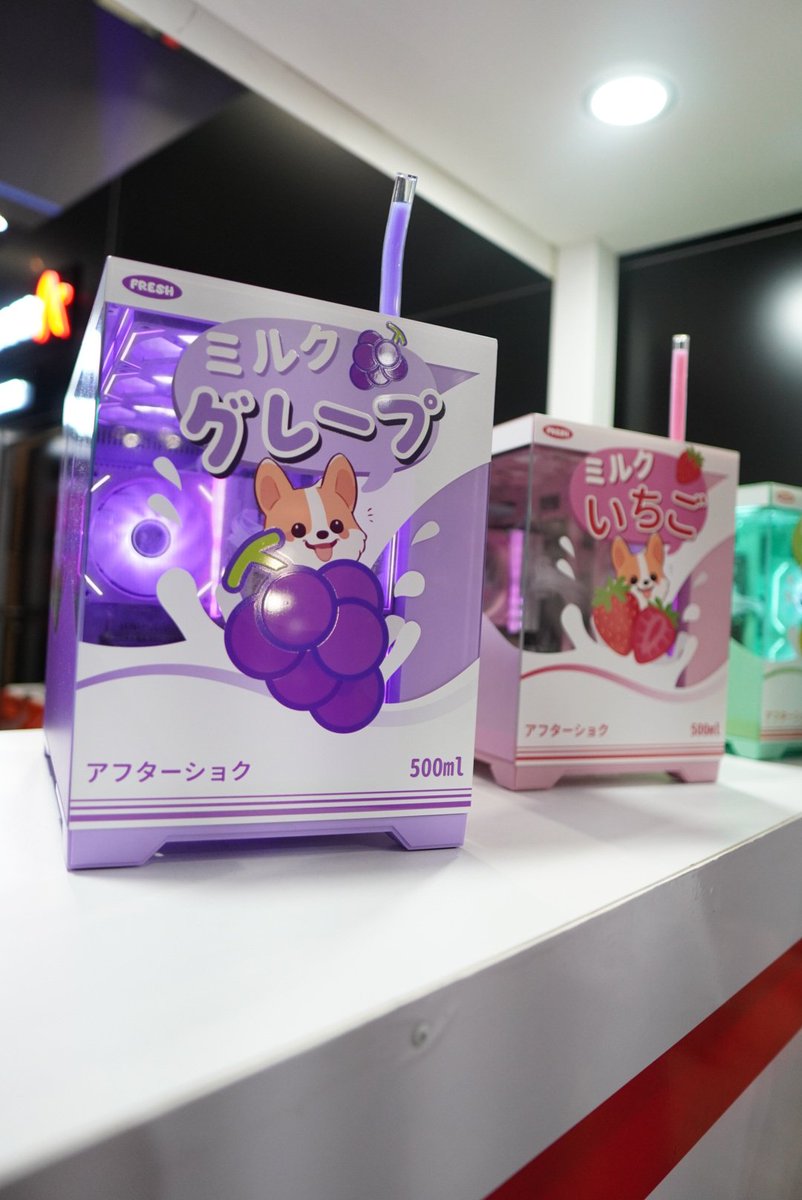 WildRefrain's tweet image. Saturday is one of my fav @PAXAus days!

Mrs Refrain helped me explore the whole con floor! Checking out @NintendoAUNZ booth and seeing Kirbys ludicrous speed! 

Then exploring anything that lit up and played games... then we smashed some donuts!

Still more to come!

#paxaus…