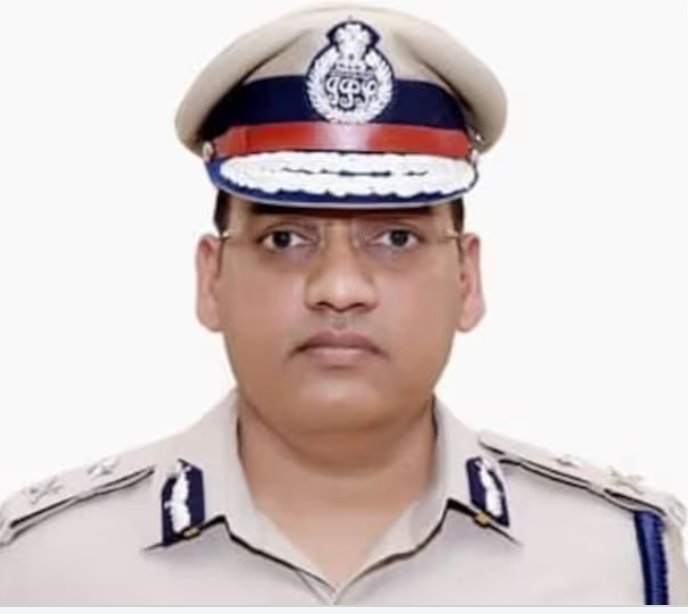 जब IPS पूरन कुमार जी की संस्थागत हत्या के मामले में:
1. बीजेपी सरकार चुप थी 2. IPS एसोसिएशन चुप थी 3. बहुजन नेता चुप थे 4. राजनीतिक दल चुप थे
बामसेफ के द्वारा न्याय के लिये पहल मा वामन मेश्रामजीनेकी .#JusticeForPuranKumarIPS मुहिम शुरू की, और तब से धीरे-धीरे इनके मुंह खुलने लगे