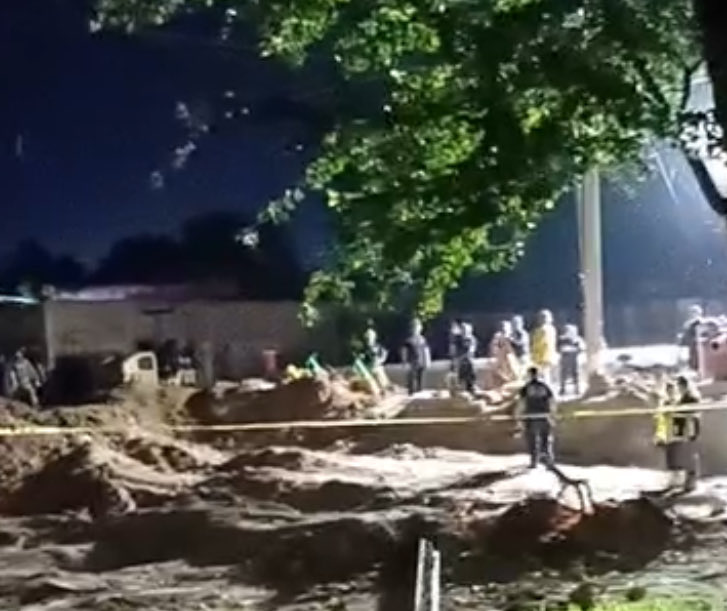 Esta noche hay cadena de oración por trabajadores de empresa encargada de obra del colector Plan a oriente #cajeme  siguen los trabajos de los rescatistas