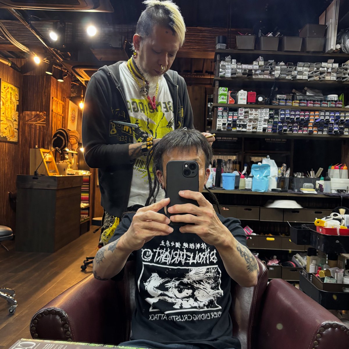 今日はドレッドのお直しでタイちゃんのところへ。次は来年かなー。ライブハウスで会うかもやけど一応今年もありがとうございました&amp;来年もよろしくの挨拶を早々と笑
