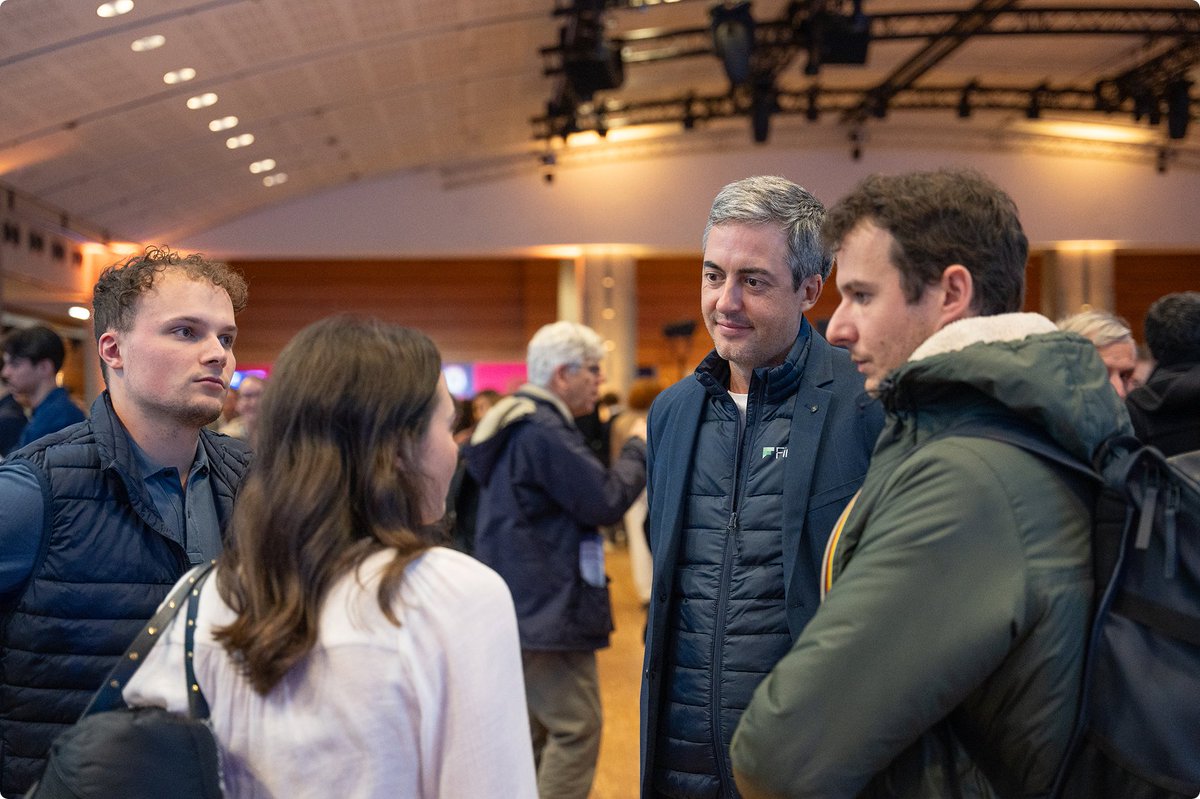 Ensemble, on est plus fort. 

Non, ce n’est pas un slogan politique.

Dans le monde de la création de contenu, c’est une réalité.

Alors que dans certains milieux, la concurrence l’emporte souvent sur la coopération, j’ai la chance d’évoluer dans un écosystème différent.

Celui