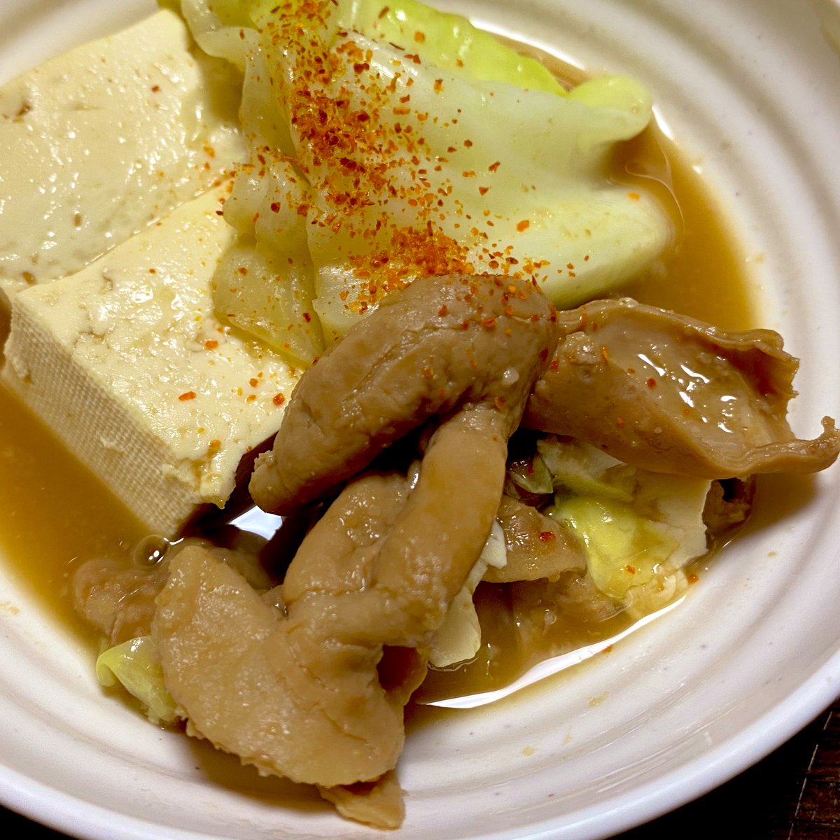 盛岡市南大通の『博多ラーメンまるひで』さんよりいただいたモツ煮込み！
豆腐とキャベツを足して一煮立ちさせたら完成！
次はお店でいただきます！

詳しい情報はこちら👇
morioka.mypl.net/shop/000003526…