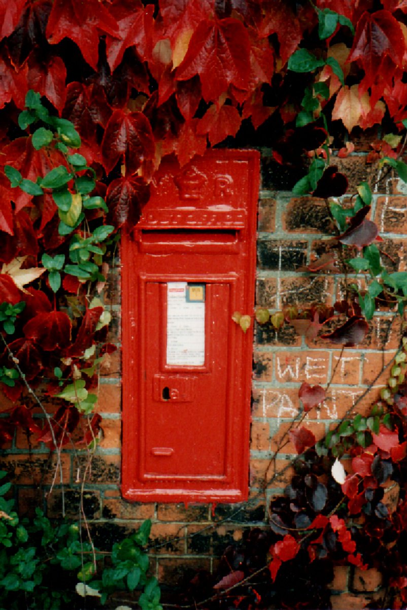 lbsg1976's tweet image. How many autumns have come and gone since this Victorian wall box was installed? It stands as testament to the endurance of postboxes and letters, of cast iron and a lick of red paint.
This weekend is the LBSG AGM, in Shifnal. Look out tomorrow for photos!
#postboxsaturday