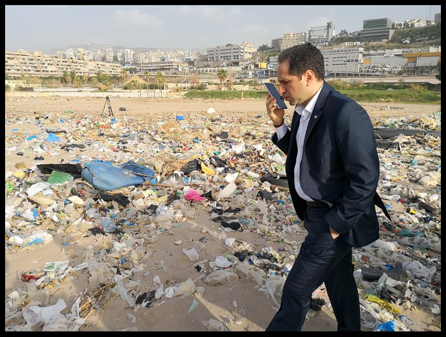 نهنّىء حزب #الكذائب والشيخ سامي الجميل على إنجاز توسيع مطمر الجديدة، بقرار من حكومة الكذائب وحلفائها برعاية جوزف ونواف

صار بدها #فوتوشوت جديدة بالمطمر مع بدلة رسمية للنعي والشعبوية، بس هالمرّة لتسويق القرار الجديد
وما تنسوا تعملوا هاشتاغ #المطمر_ما_بيقطع و #زبالة_كل_لبنان للترند