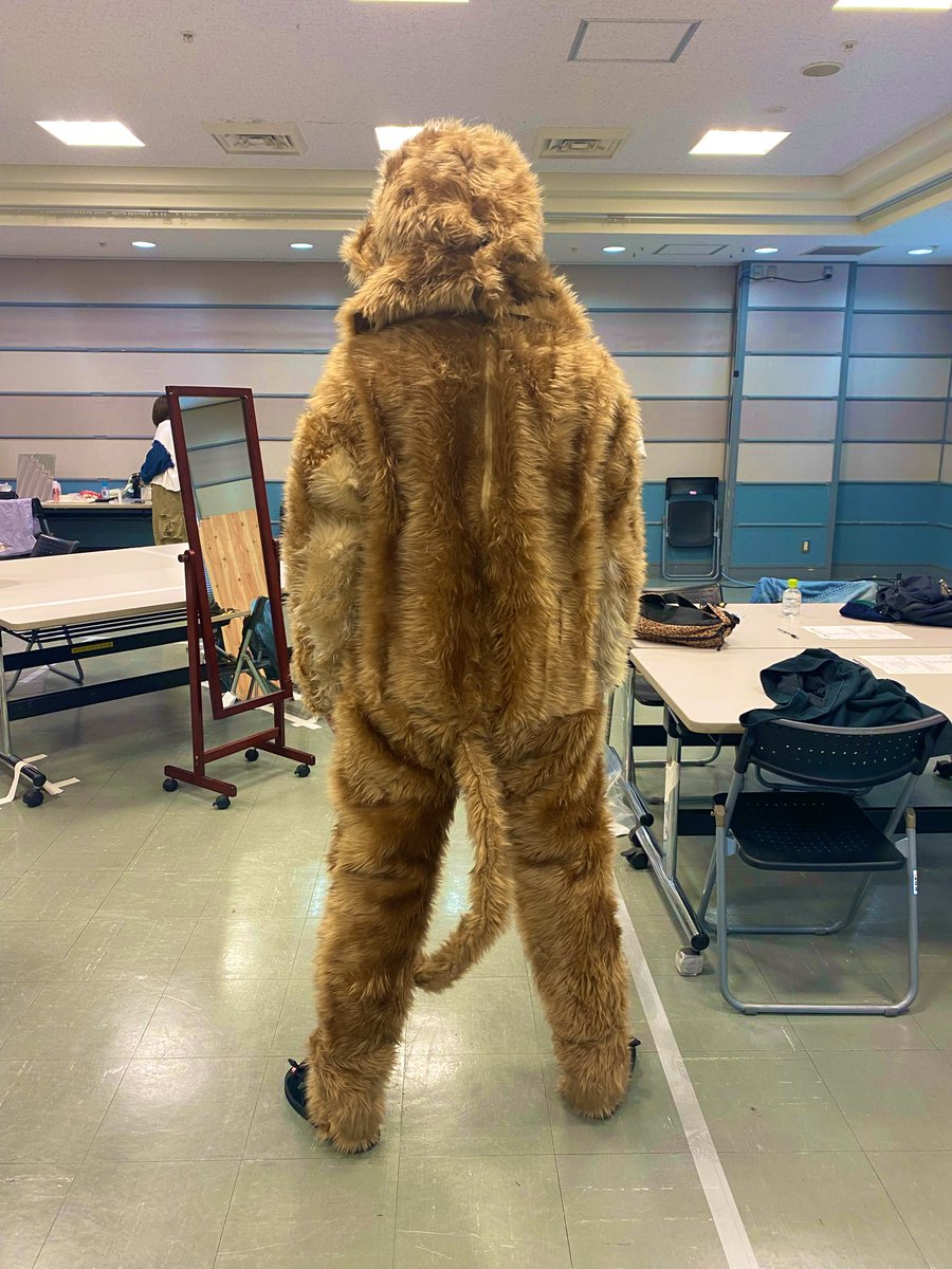 shintamahaiji's tweet image. キングオブ東西ネタバトルで
濱家さんの猿の着ぐるみを製作させて頂きました🐒
初めて着ぐるみを作ったので大変でしたが、濱家さんにジャストフィットした時はかなり嬉しかったです！！
う大さんワールド全開のネタに携われて良かったです！
着ぐるみ似合いすぎです！！！！
#お笑いの日2025