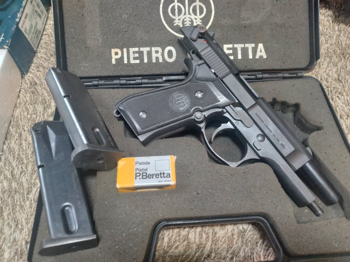 HSCustomizer's tweet image. #手元にあるだけで落ち着ける愛銃
掃除しててキャップやっと出てきた、フルオートぶちかまします♥あとマガジンもう2本探します(;ﾟ∀ﾟ)