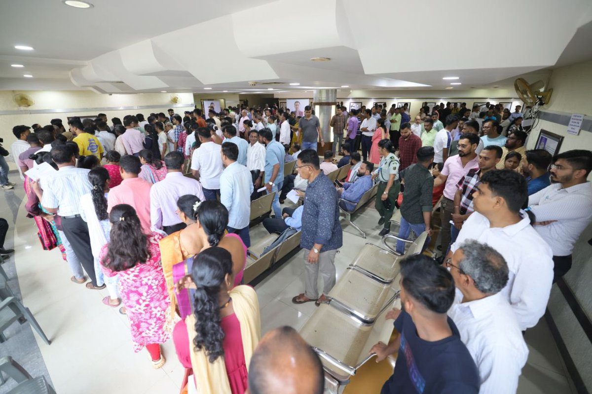 DrPramodPSawant's tweet image. 📍Ravindra Bhavan, Sankhali | 11th October 2025 | 🕑 10:29 AM
Interacted with citizens from across the state, addressing their issues and grievances.
