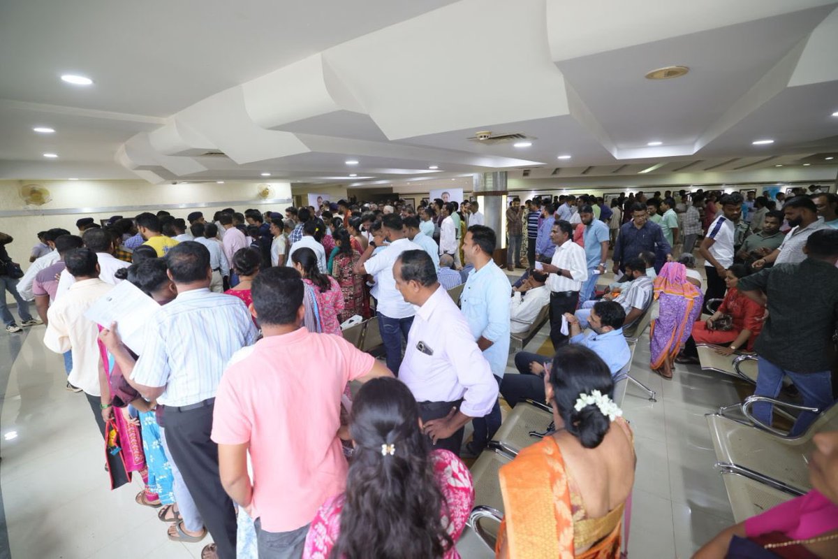 DrPramodPSawant's tweet image. 📍Ravindra Bhavan, Sankhali | 11th October 2025 | 🕑 10:29 AM
Interacted with citizens from across the state, addressing their issues and grievances.