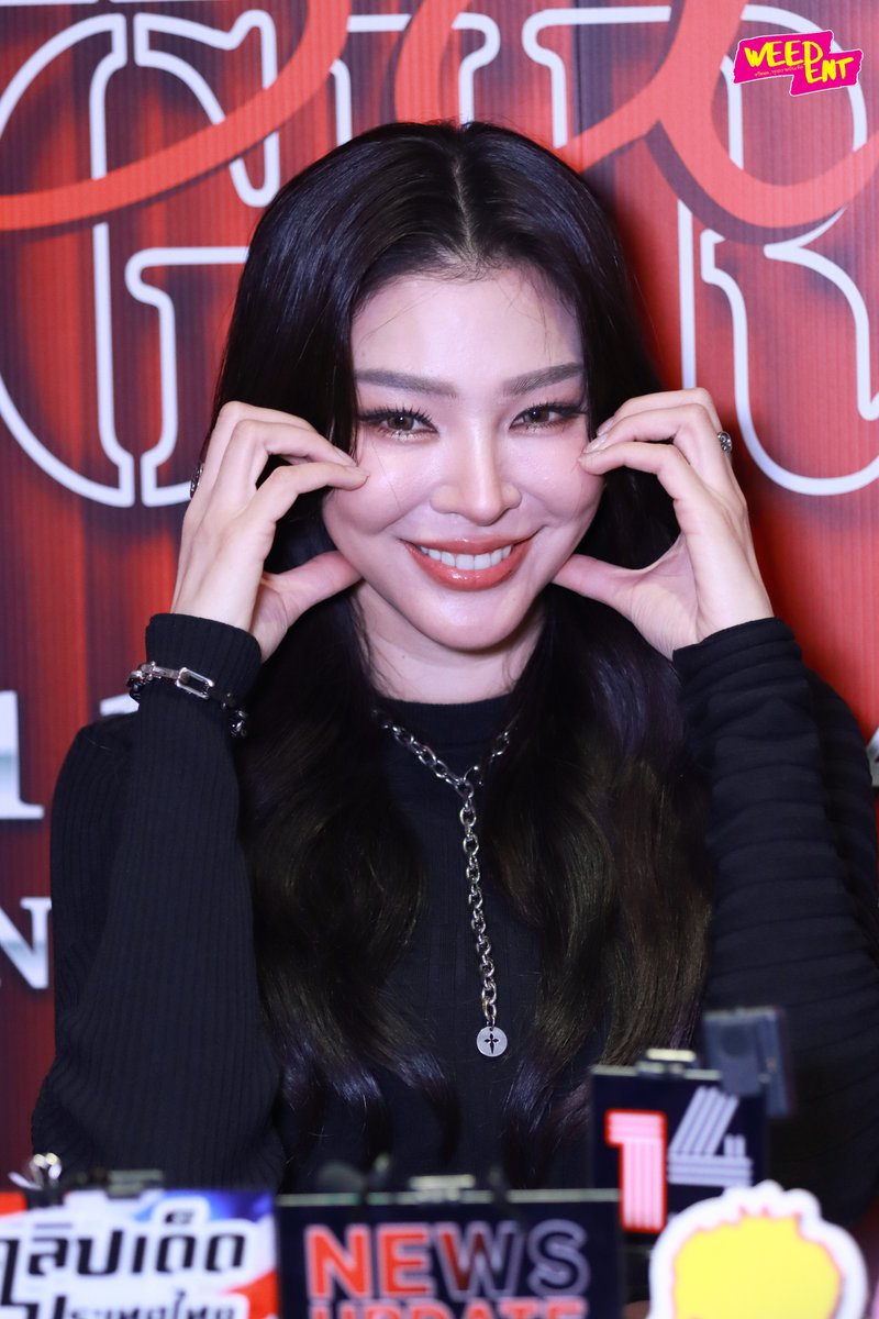 WEED_ENT's tweet image. ทุกคนพร้อมเจอพี่ฝ้ายรึยังคะ รออีกแปปเดียวน้า ✨
HAPPY BIRTHDAY PERAYA
#FayeGENTLEbadGIRL
#FayePeraya #ฝ้ายพีรญา