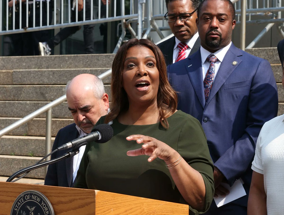 MarioNawfal's tweet image. 🚨🇺🇸 LETITIA JAMES LISTED HER HOME AS AN “INVESTMENT” - FEDS SAY THAT PROVES MORTGAGE FRAUD

For 4 straight years, New York AG Letitia James told ethics officials her Virginia home was an “investment” property - which, legally, means it was meant to generate income. That little…