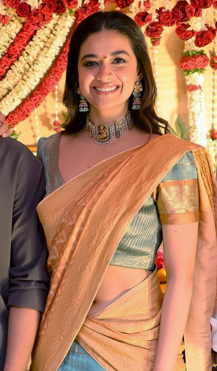 She is coming.. 
This time .. liplock &amp; navel 

#KeerthySuresh in #RowdyJanardhan