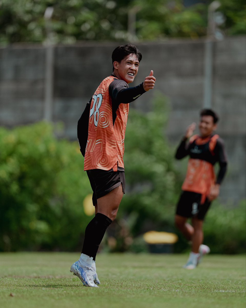 Menutup pekan pertama persiapan tim di jeda kompetisi, Persija mengadakan agenda latihan bersama tim Perserang Banten di Persija Training Ground, Sawangan, Sabtu (11/10) pagi tadi.

#Persija