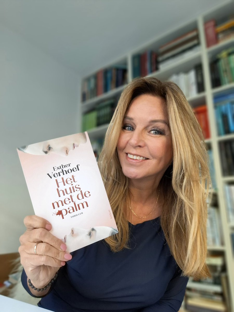 estherverhoef's tweet image. Mijn geliefde “Het huis met de palm” is genomineerd voor de NS Publieksprijs 2025 📚❤️🥳 

Trots op en heel blij met deze prachtige nominatie 🙏🏻🥰

Stemmen kan hier!
nspublieksprijs.nl/genomineerden/… ☀️ 🌴

@prometheusbb @NSPublieksprijs #nspublieksprijs #nspp2025