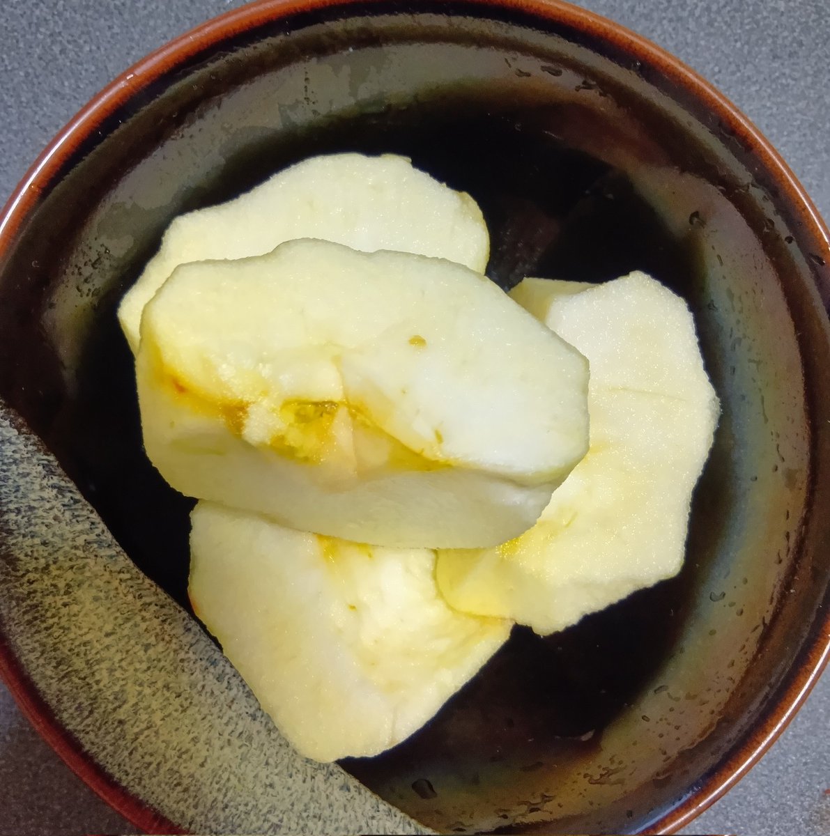 デザートに久々にりんご買ってきてテンション上がってる😋