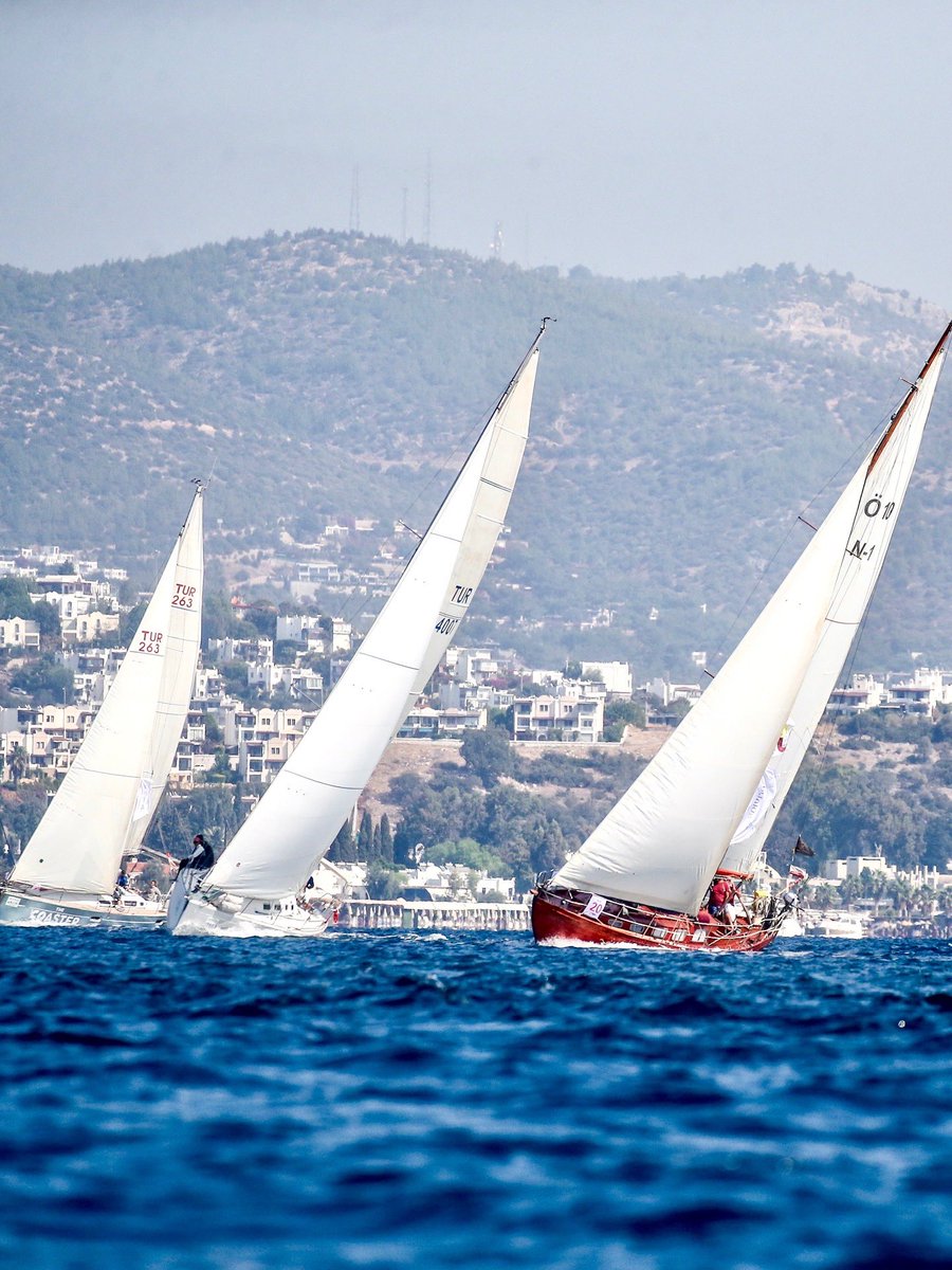 BodrumCup's tweet photo. Yılın The Bodrum Cup zamanına sayılı günler… Bizim için bu, bir yarıştan çok daha fazlası.⛵️💫

Denize, dostluğa ve nesiller boyu süren bir geleneğe adanmış bir tutku bu.💙 https://t.co/5nw9Q0Dnh7