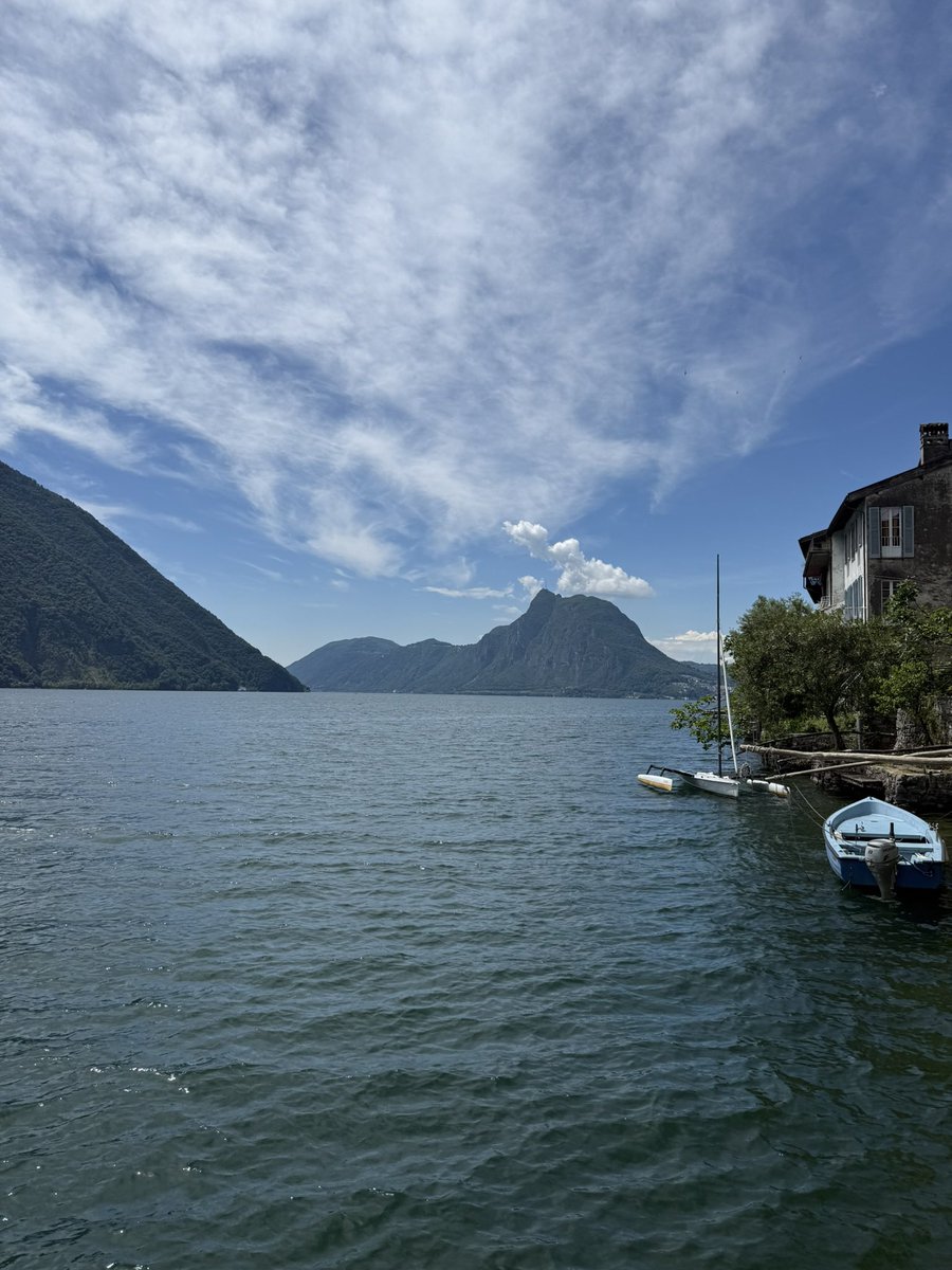 Lugano’da yürürken tesadüfen Nikos Kazantzakis’in 1918’de bir süre yaşadığı eve denk geldik. 🕊️
Zorba’nın yazarı Kazantzakis sürgün yıllarında da üretmeye devam etmiş.