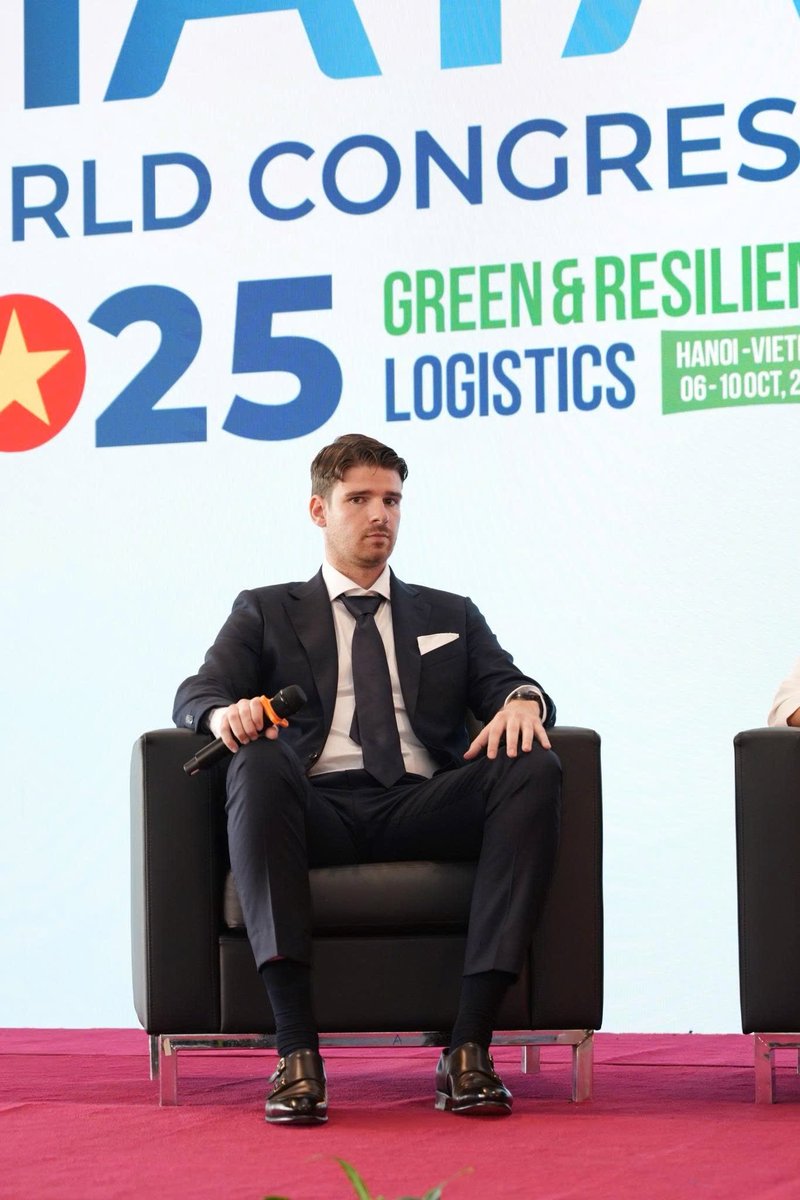 FWC2025's tweet photo. 🌿 Panel 1 – Young Logistics Professionals
YLP session at the FWC 2025 was filled with energy and inspiration, bringing together young representatives from around the world to share real-world stories, breakthrough ideas, and hands-on experiences from complex logistics projects. https://t.co/6GRMSzl880
