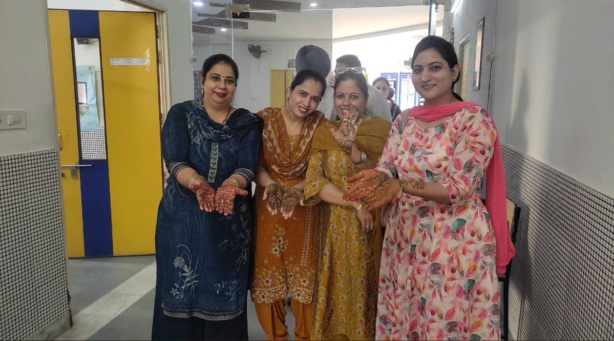 MilestoneGhana4's tweet image. Creative vibes in full bloom! 🌿✨

Students showcased their artistry in a fun Mehndi Competition — adorning hands with intricate designs and vibrant creativity. 💫

#MehndiMagic #CreativeExpression #StudentCreativity #FunWithArt #VibrantDesigns