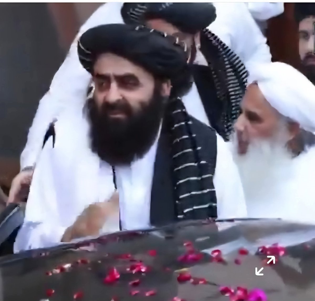 ये नमूना <a href="/SureshChavhanke/">Dr. Suresh Chavhanke “Sudarshan News”</a> रास्ते मे कहीं दिखाई नहीं दिया 🤣🤣🤣🤣