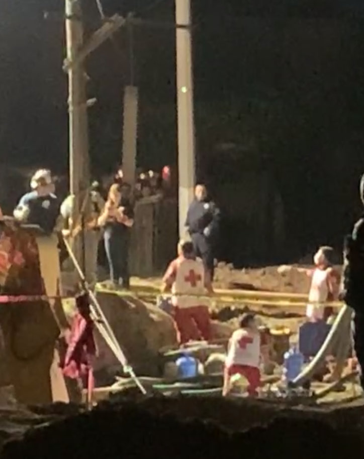 #Cajeme Rescatan una segunda persona  del derrumbe en colector de drenaje.