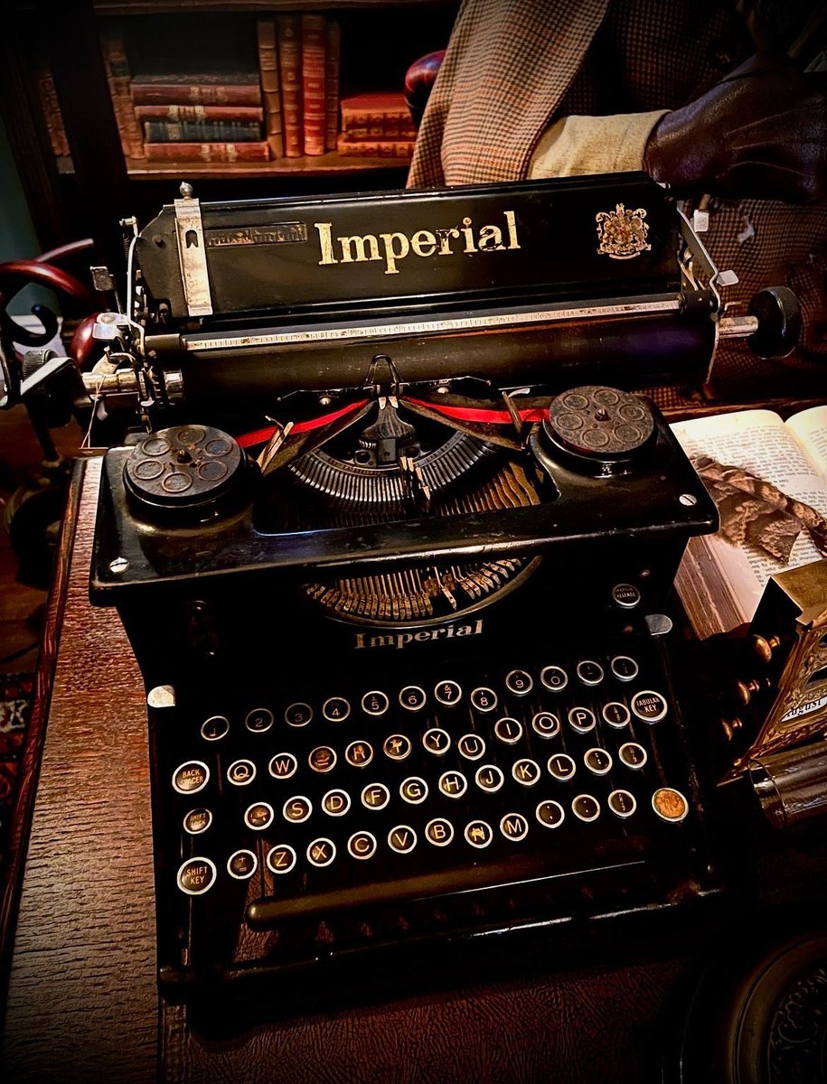 アンティーク　英国製タイプライター　レトロ機器 アンティーク タイプライター 英国製 タイプライターの歴史と魅力