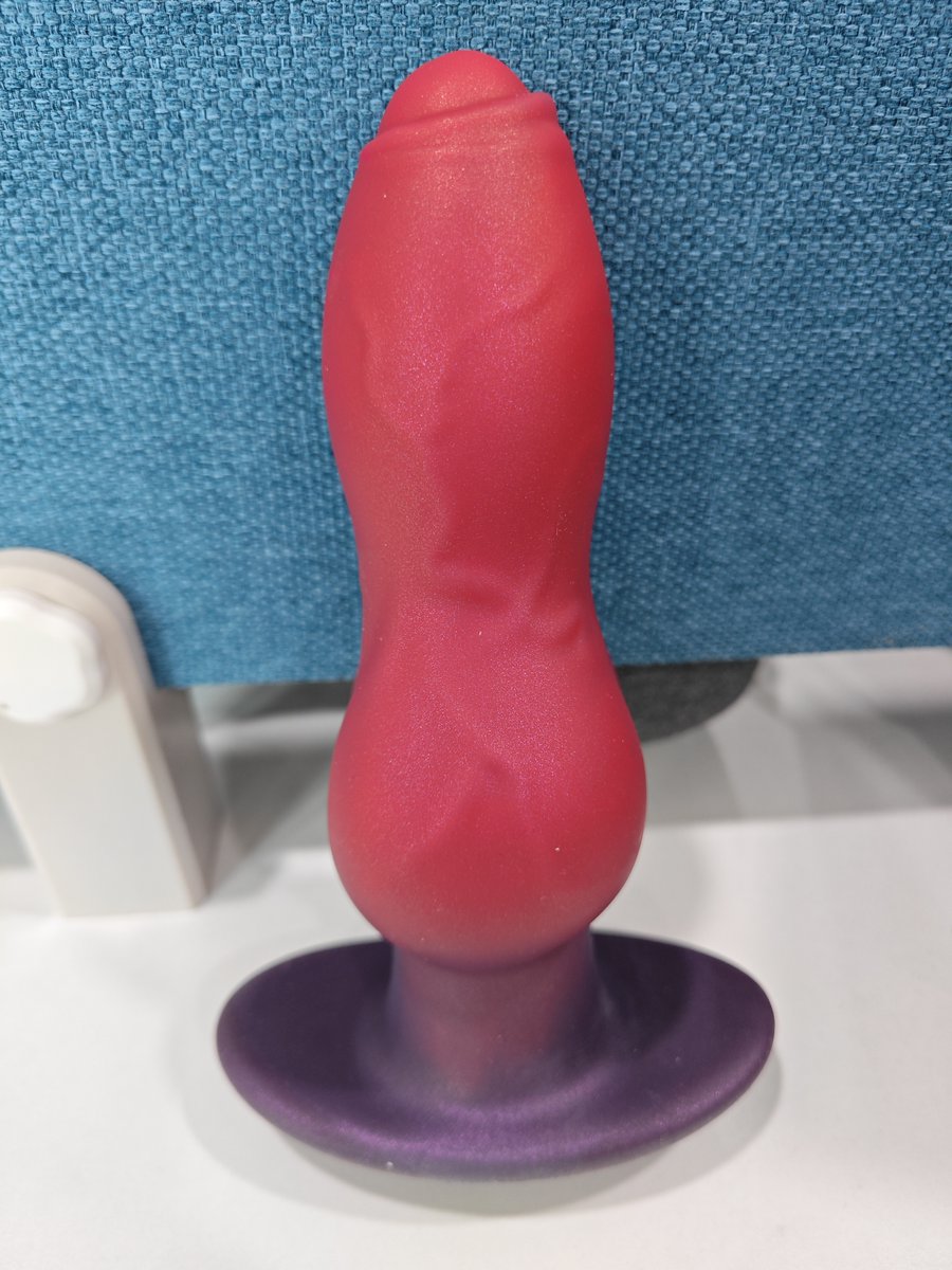Laphwing_babe's tweet photo. Sneak peek at something new! 😈 This knotty boy with its defined ridges and uncanny tip is ready to rock your world.

But first, a very important question: Color?
💙 Sky Blue
🐳 Deep Blue
❤️ Fiery Red
💜 Velvet Violet

Hey voters! Let us know your pick below 👇 and RT for a bigger reach! We're picking one random winner for a special gift – you could be the one!
#ToyPreview #KnottyFun #AdultToys #PleasureDesign