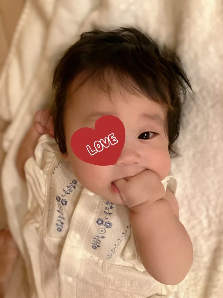 次男くん6ヶ月で8350gになりました。お兄ちゃんと似てる〜ってよく言われるけど親目線あんまよくわからん。あっちにコロコロ、こっちにコロコロ、私のいる方向に転がってくるのがとても可愛い。来月あたりからずりばい始まりそうだな〜