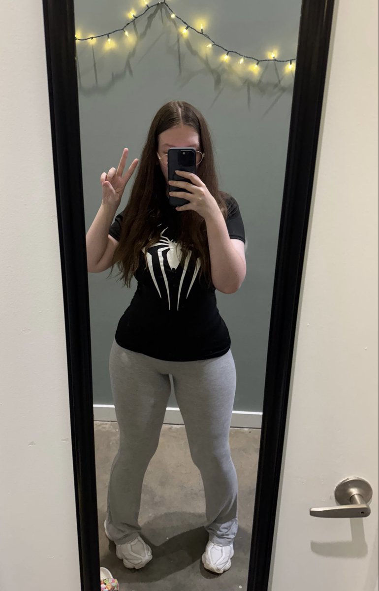 on a real note… where does a girl get cute (not basic) compression tees 😔 https://t.co/FcupFLWbPA