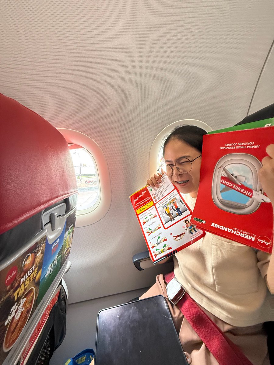 Redred641082765's tweet photo. การบินไทยรักคุณเท่าฟ้า รักเเค่ไหนก็ขอนอกใจมา��ั่ง jet กับ air https://t.co/uJtuCl0qTk