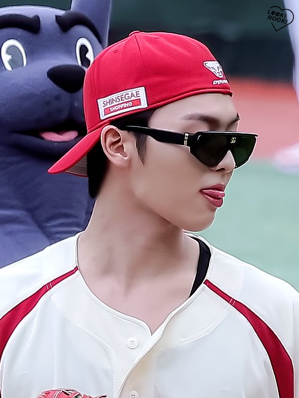 251009 랜더스 시구

한걸음 뒤엔 항상 랜디가 있었는데

#최현욱 #CHOIHYUNWOOK #チェヒョヌク