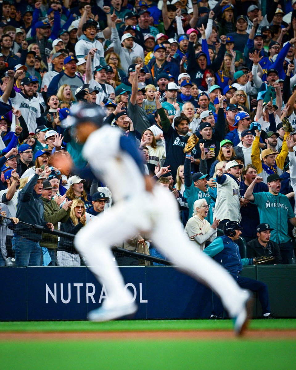 Mariners's tweet image. 15 INNINGS. AND YOU BROUGHT IT THE WHOLE TIME.
Best fans in baseball. Period.