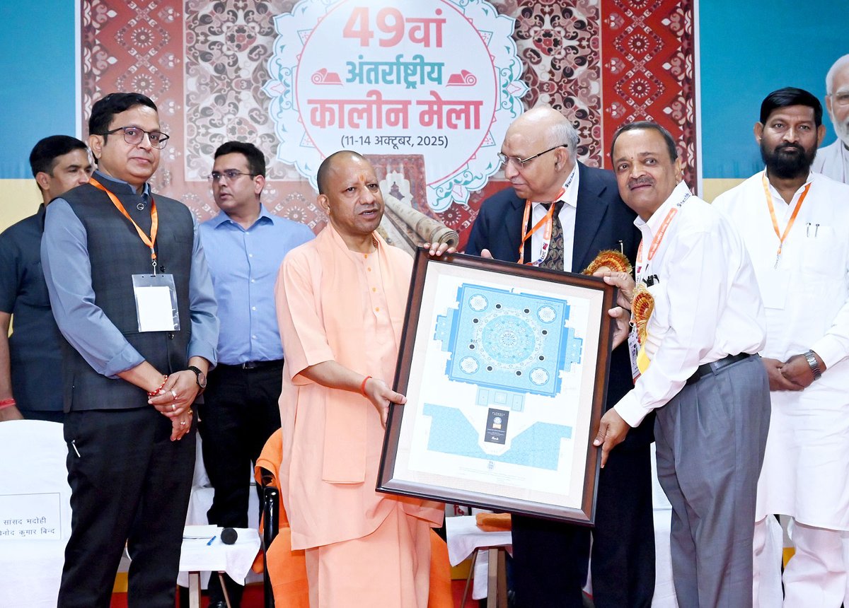 myogiadityanath's tweet image. भारत को वैश्विक अर्थव्यवस्था के रूप में स्थापित करने में हमारे परंपरागत हस्तशिल्पी और कारीगरों का बहुत बड़ा योगदान है।

इसी क्रम में विश्व प्रसिद्ध कालीन नगरी भदोही के शिल्प और शिल्पकारों को बढ़ावा देने हेतु आज CEPC के तत्वावधान में आयोजित 49वें अंतरराष्ट्रीय कालीन मेला के…