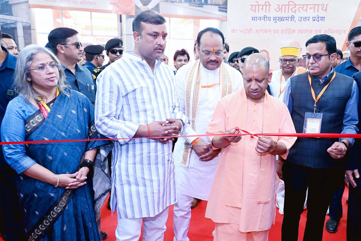 myogiadityanath's tweet image. भारत को वैश्विक अर्थव्यवस्था के रूप में स्थापित करने में हमारे परंपरागत हस्तशिल्पी और कारीगरों का बहुत बड़ा योगदान है।

इसी क्रम में विश्व प्रसिद्ध कालीन नगरी भदोही के शिल्प और शिल्पकारों को बढ़ावा देने हेतु आज CEPC के तत्वावधान में आयोजित 49वें अंतरराष्ट्रीय कालीन मेला के…