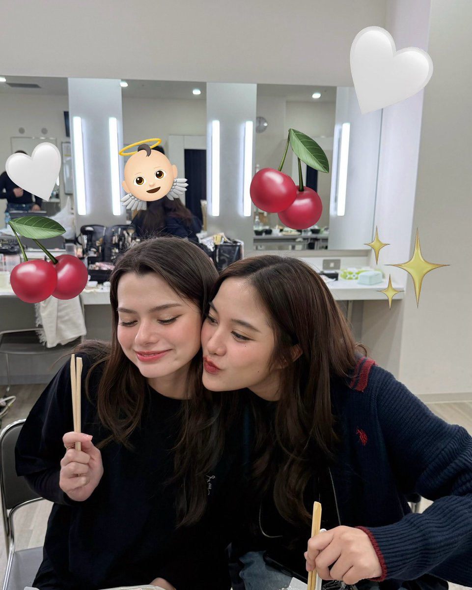 mywhitelilly_'s tweet image. the last time they were in Japan and it’s full of sweetness 😭🤍

SAROCHA REBECCA HAPPY TIME
#FreenBeckyFMinOsaka
#ฟรีนเบค #FreenBecky