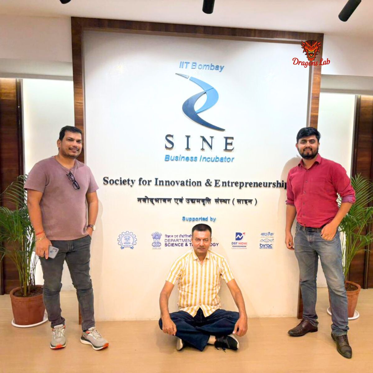 LabDragons's tweet photo. It feels amazing when your work is appreciated and you get a chance to #SINE (shine).
Very soon, we’ll rise, we’ll roar — and open doors to a whole new world.
Stay with us, because #Dragons never stop evolving.
#DragonsLab #IITMumbai #HarshNaryan #RajenderPrasad #DrAbhishekRanjan https://t.co/1Y25sRJiiz