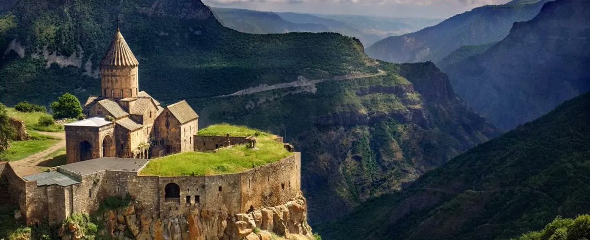 armenpress's tweet image. #Armenia is a border wonder, with magnificent mountains and ancient monasteries — La Repubblica
armenpress.am/en/article/123…