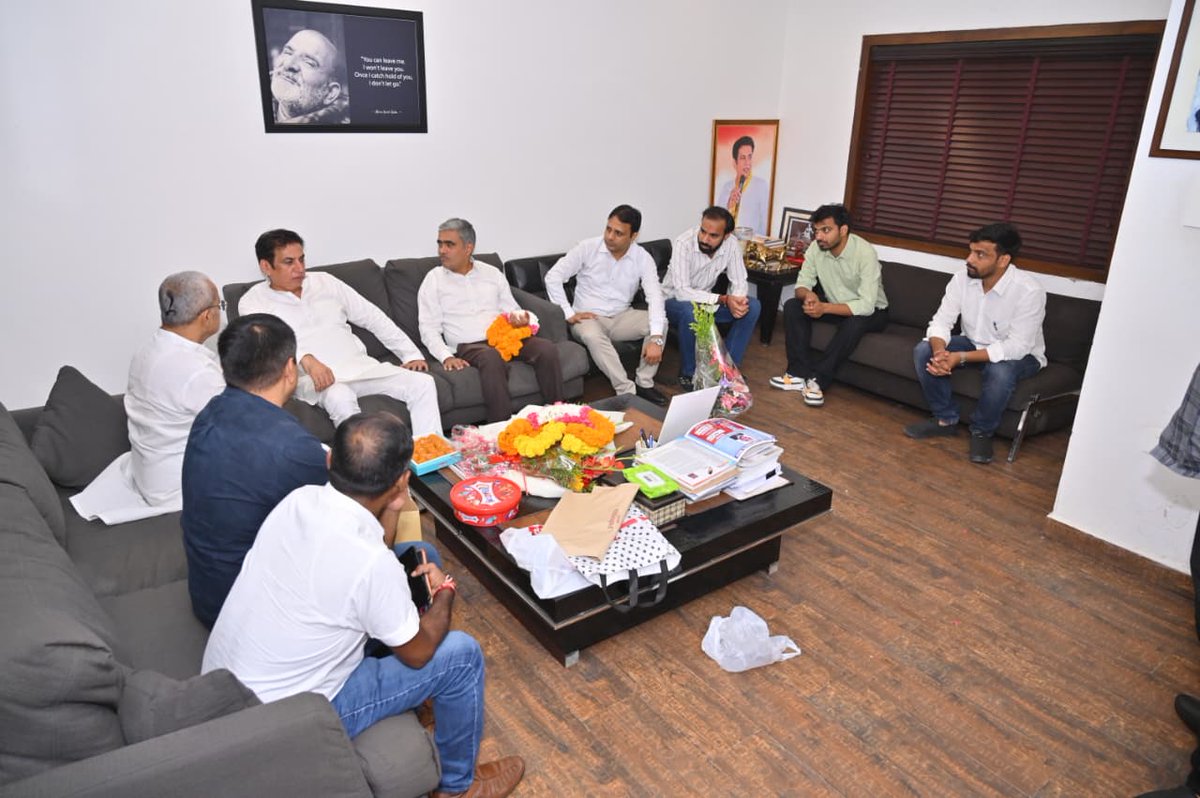 Devender Yadav (@devendrayadvinc) on Twitter photo आज <a href="/INCDelhi/">Delhi Congress</a> पूर्वांचल प्रकोष्ठ के नवनियुक्त अध्यक्ष डॉ.सुधांशु कुमार जी ने मुलाक़ात की।
आपको नव-दायित्व की हार्दिक शुभकामनाएँ। आज <a href="/INCDelhi/">Delhi Congress</a> पूर्वांचल प्रकोष्ठ के नवनियुक्त अध्यक्ष डॉ.सुधांशु कुमार जी ने मुलाक़ात की।
आपको नव-दायित्व की हार्दिक शुभकामनाएँ।