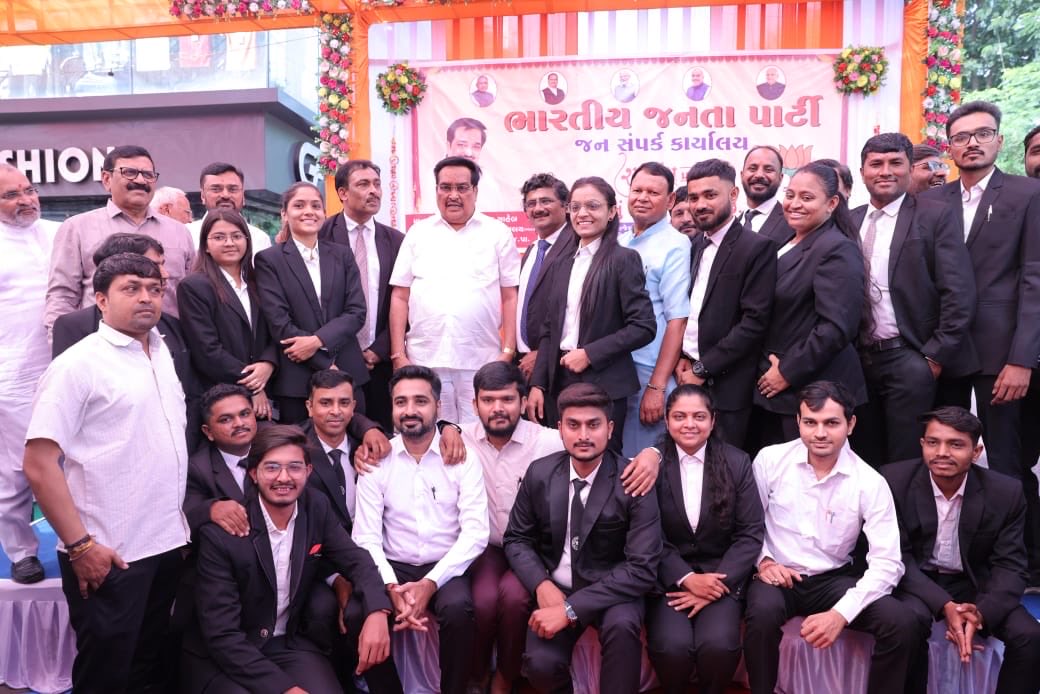 CRPaatil's tweet image. એડવોકેટ રાજેશભાઇ જોળિયાની ઓફિસનું ઉદ્ઘાટન અને ભારતીય જનતા પાર્ટી જનસંપર્ક કાર્યાલયને લોકાર્પિત કરતા ખૂબ આનંદની લાગણી અનુભવી.