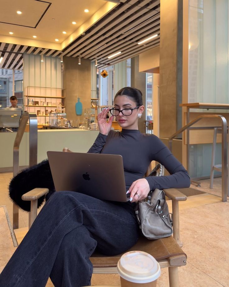 Je23186's tweet image. 🧵 Day 0 : Why Web3 Needs Project Managers (and Why I’m Doing This Challenge)

Gm Guys👋🏽

I’m a Web3 Project Manager, and over the next 7 days, I’ll be sharing how project management can take Web3 from great ideas → real impact. 🚀