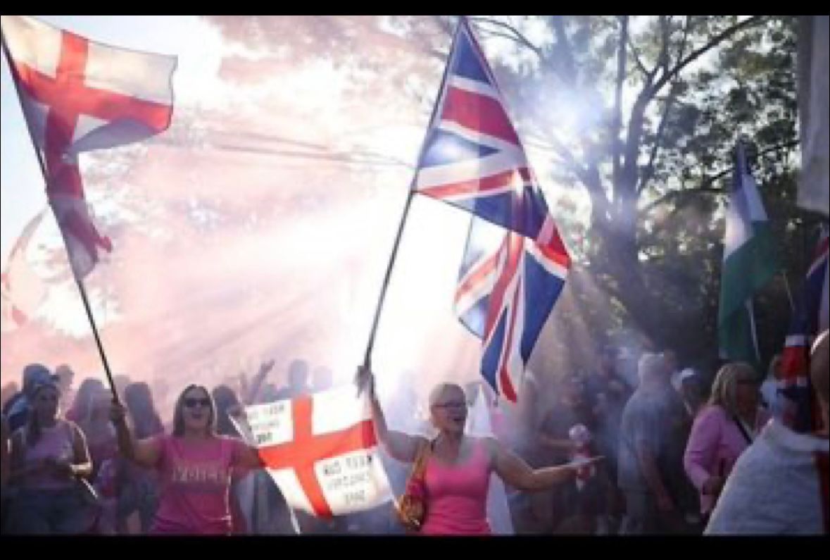 pinkladies_uk's tweet image. We would love to credit the photographer for this image ... We have heard it was a daughter of one protester?
It's such a beautiful moment captured from the first Epping Pink Ladies don't you think 💖
