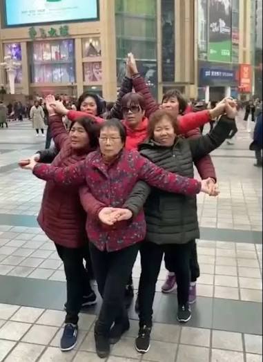 ChickenIsLuvvv's tweet photo. insane catch-up session https://t.co/7pxD5vMC3S