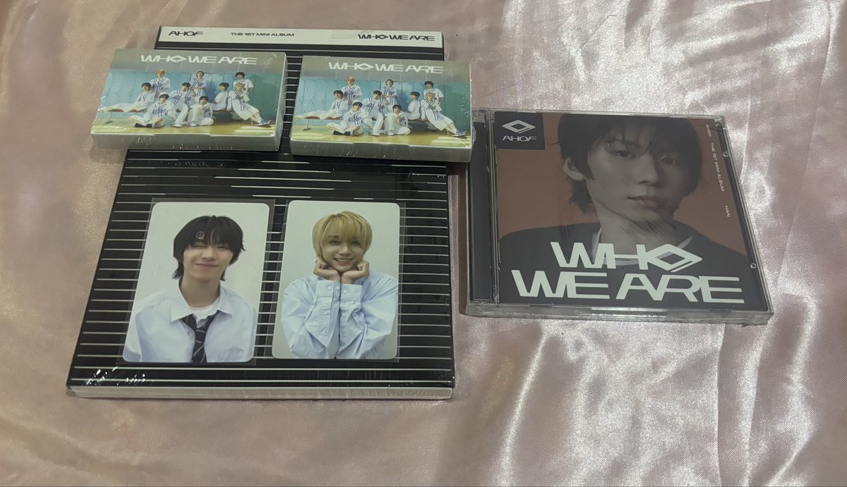 drlnbclnbc's tweet photo. yay! got my albums from @haneulzph_azure @HaneulzPH, I think isa na kong favorite child 😭 wdym may handai apple bubble soap POB pa ko? thank you so much po, mahal ko kayo!! 🩵☁️🩷 #HPH_Notes https://t.co/Ij3Bfl6cQ9