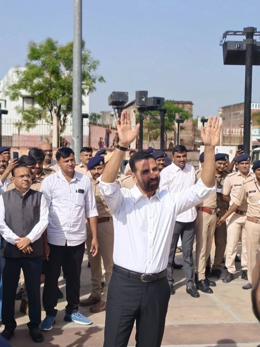Akkian_Gauravv's tweet image. Akshay Kumar sir has visited the Hatkeshvar Mahadev temple at Vadnagar, Gujarat
#AkshayKumar #AkshayKumar𓃵